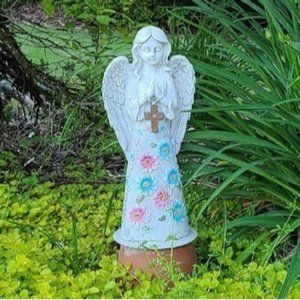 Angel Garden Figurine Outdoor Statue, Solar Garden Sculpture with 7 LEDs
